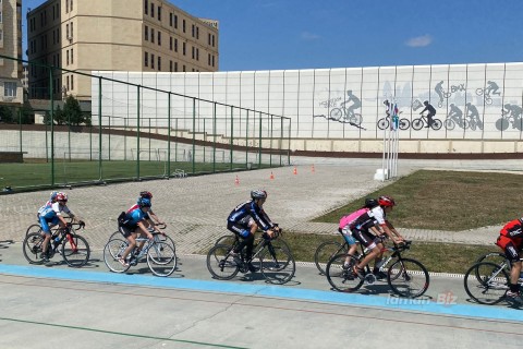 Ультрамарафонец, прибывший в Баку за 110 дней: "Я мечтал увидеть Каспий" - ФОТО