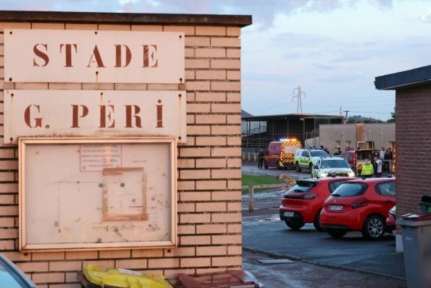 Stadionda faciə: İldırım vurması nəticəsində məşqçi ölüb, 2 nəfər yaralanıb