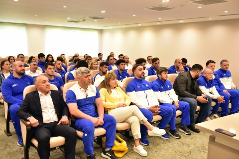 Rəşad Nəbiyev dünya çempionları ilə görüşüb - FOTO