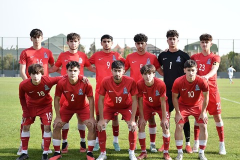 Millimizdən qollu heç-heçə - FOTO