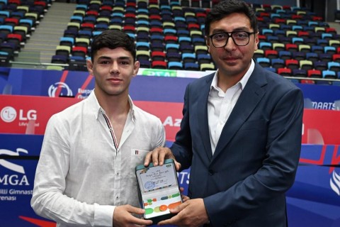 Nazir uğur qazanan idmançılarımızla görüşüb - FOTO