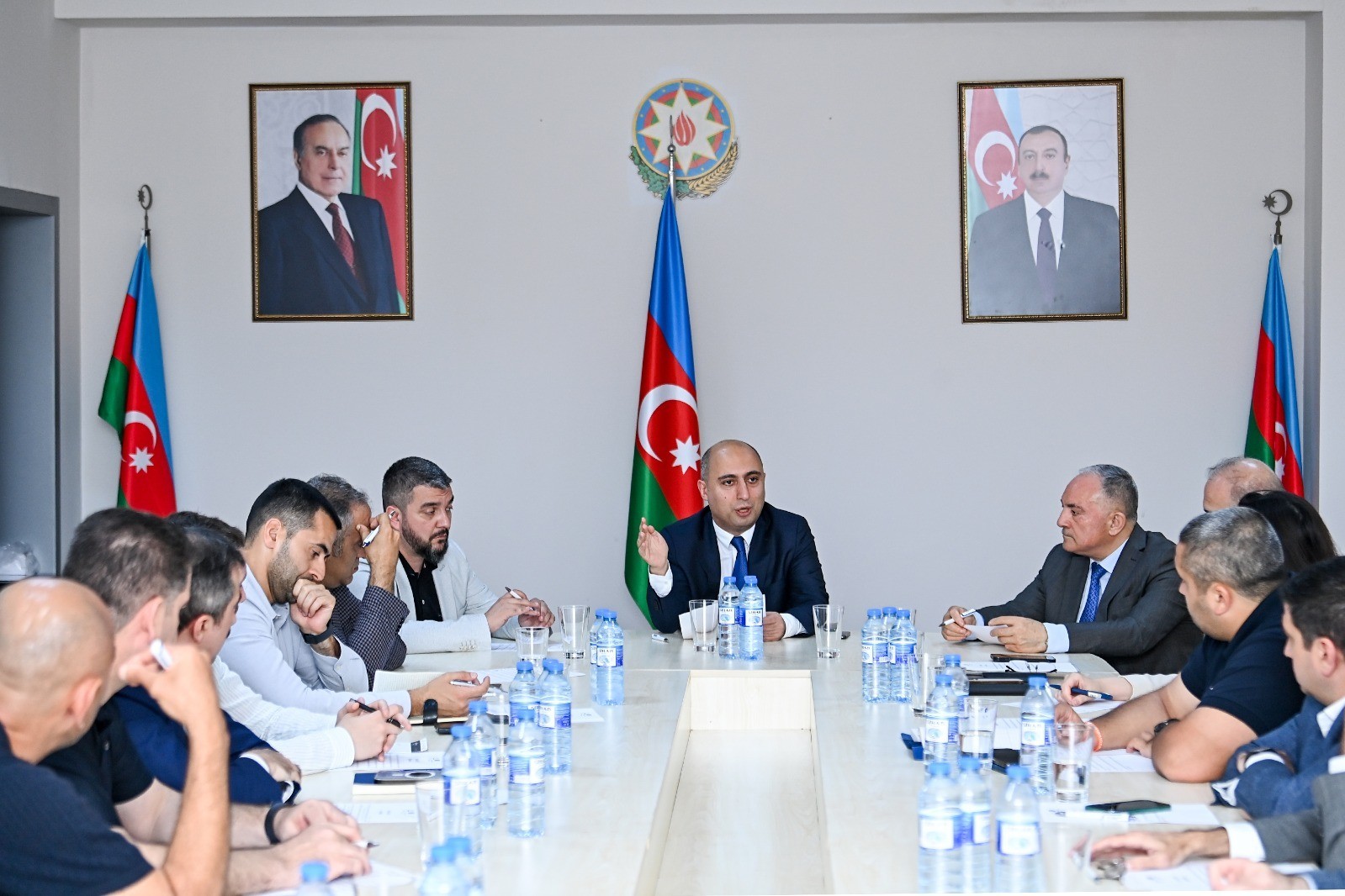 Federasiya prezidenti klublarla görüşüb - FOTO