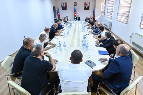 Federasiya prezidenti klublarla görüşüb - FOTO