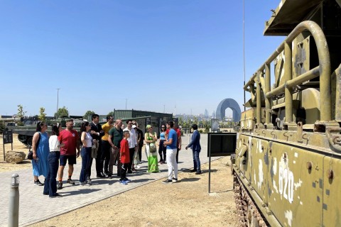 Участники финального этапа увидели достопримечательности Баку - ФОТО