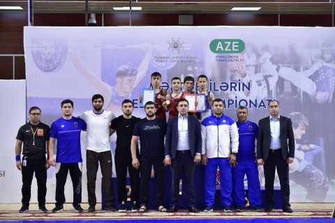 Sumqayıt güləşçiləri 3 qızıl qazanıb - FOTO
