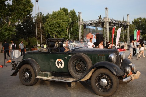 “Peking to Paris Motors Challenge” beynəlxalq yarışı Bakıda - FOTO