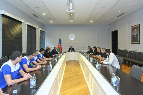 Federasiya prezidenti basketbol yığması ilə görüşüb - FOTO