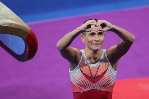 50 yaşlı gimnast gümüş qazanıb