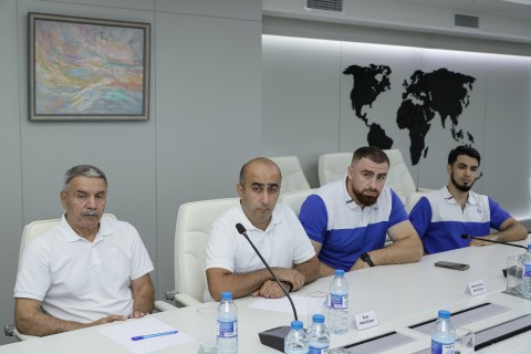 Sahil Babayev lisenziya qazanan boksçularla görüşüb - FOTO