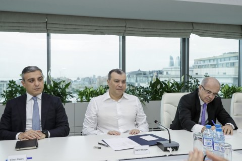 Sahil Babayev lisenziya qazanan boksçularla görüşüb - FOTO