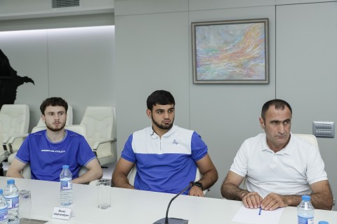 Sahil Babayev lisenziya qazanan boksçularla görüşüb - FOTO