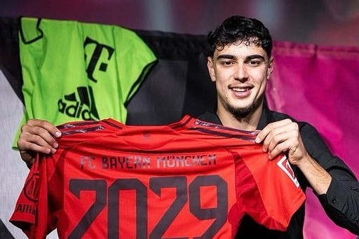 20 yaşlı müdafiəçiyə yeni müqavilə