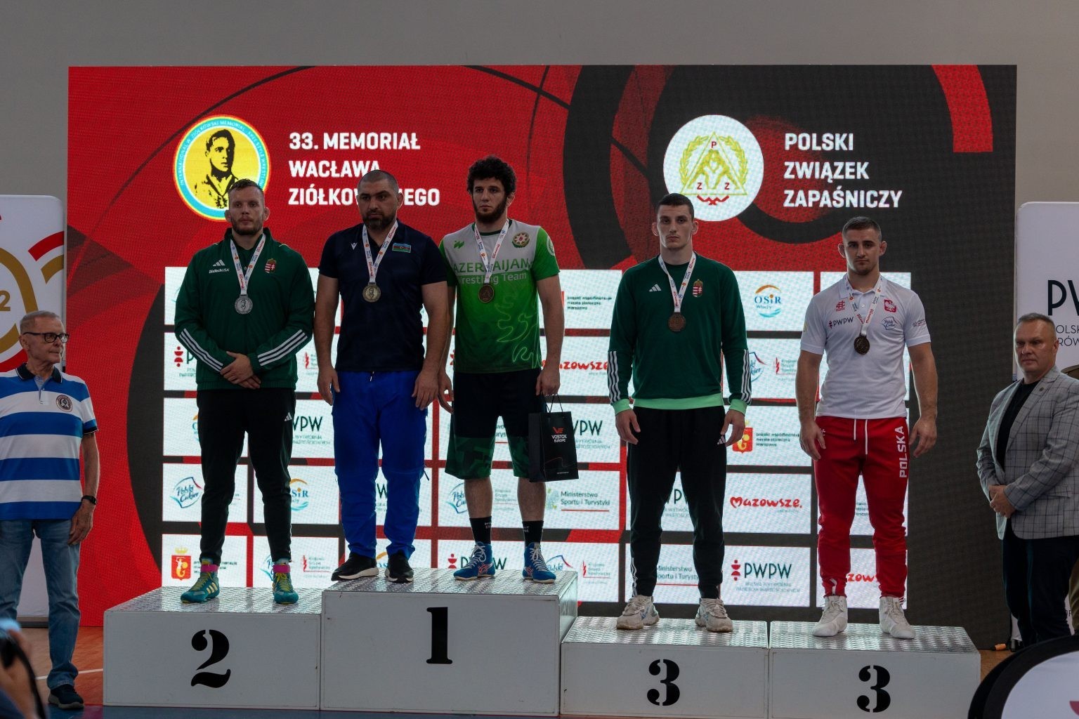 2 золота и 1 серебро в Варшаве