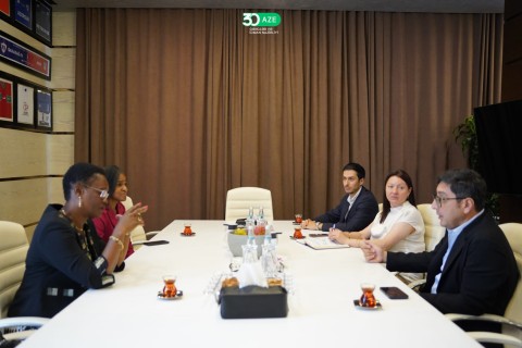 Farid Gayibov discusses future prospects with the IOC member - PHOTO