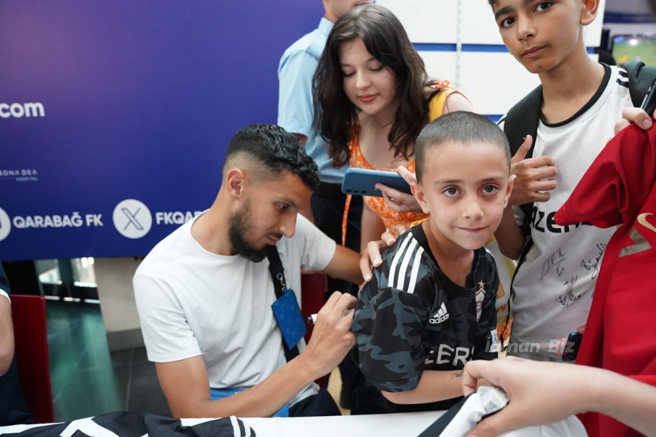 "Qarabağ"ın futbolçuları azarkeşlərlə görüşdə - FOTO - VİDEO