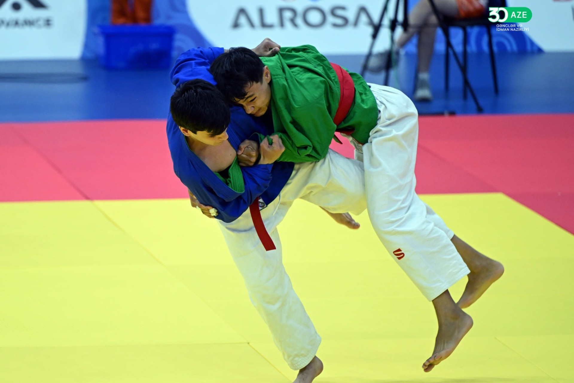 Azerbaijani wrestler steps on the podium in Yakutsk - PHOTO
