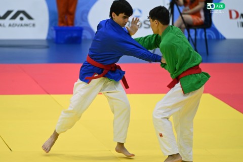 Azerbaijani wrestler steps on the podium in Yakutsk - PHOTO