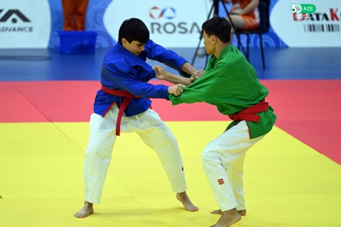 Azerbaijani wrestler steps on the podium in Yakutsk - PHOTO