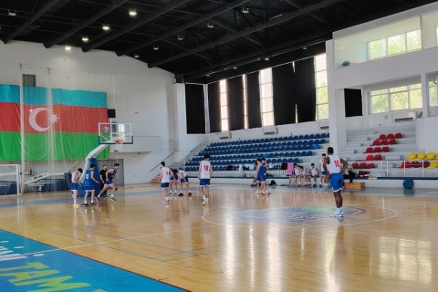 U-16 обыграла U-18