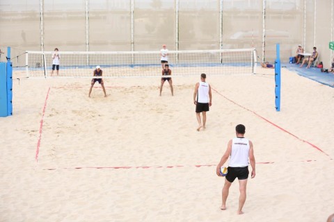 Championship fight among beach volleyball players - PHOTO