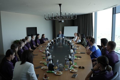 Altay Həsənov Paris-2024 Olimpiadasında iştirak edəcək gimnastlarla görüşüb - FOTO