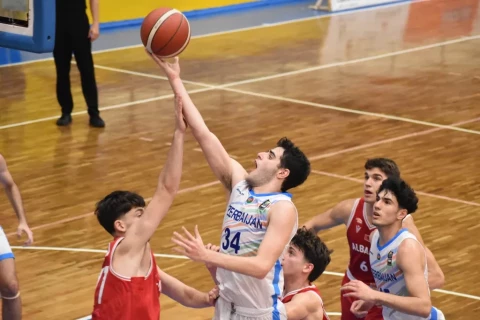 Азербайджан обыграл хозяина ЧЕ и вышел в финал - ФОТО