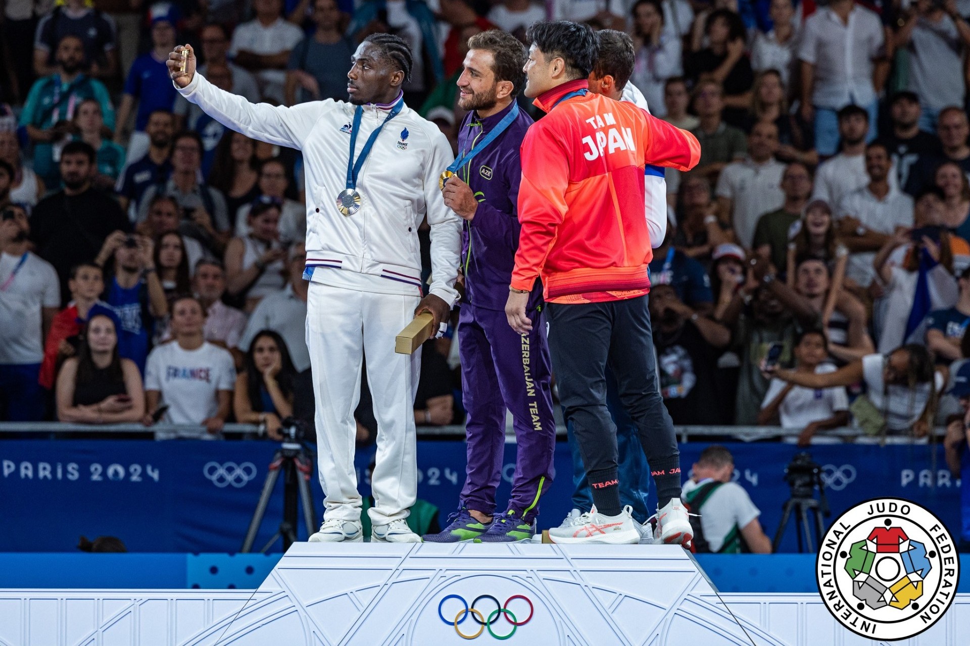Hidayat Heydarov receives the Olympic Champion badge
