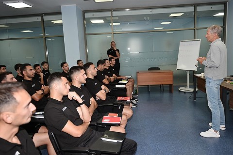 Yeni sədrdən ilk toplanış - FOTO