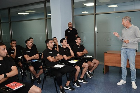 Yeni sədrdən ilk toplanış - FOTO