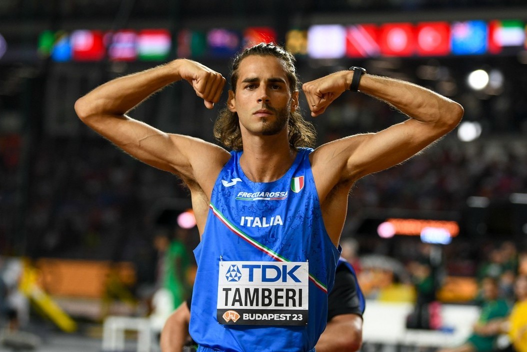 Olympic Games: Tokyo high jump champion in hospital days before defence - PHOTO