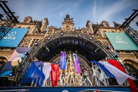 Демонстрационная команда по тхэквондо выступает в Париже - ФОТО