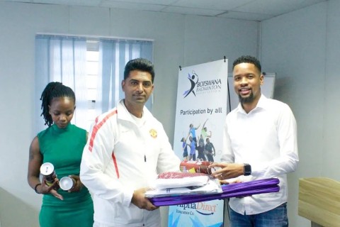 Azərbaycan Badminton Federasiyası Botsvanada ibtidai və orta məktəblərə ianə edib - FOTO