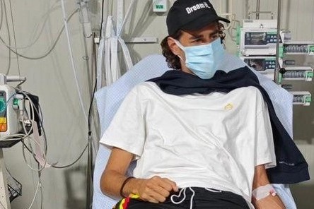 Olympic Games: Tokyo high jump champion in hospital days before defence - PHOTO