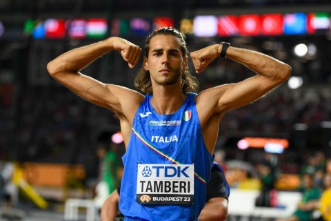 Olympic Games: Tokyo high jump champion in hospital days before defence - PHOTO