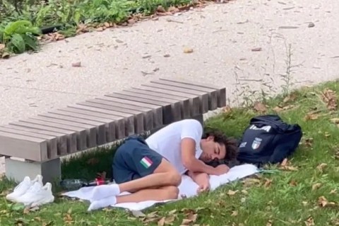 Olympic champion spotted napping in a Paris park