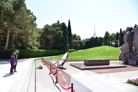 Paris 2024 champions visit Alley of Honors and Alley of Martyrs - PHOTO - VIDEO