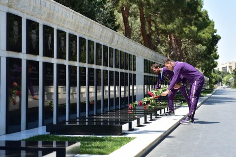 Paris 2024 champions visit Alley of Honors and Alley of Martyrs - PHOTO - VIDEO