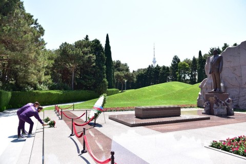 Paris 2024 champions visit Alley of Honors and Alley of Martyrs - PHOTO - VIDEO