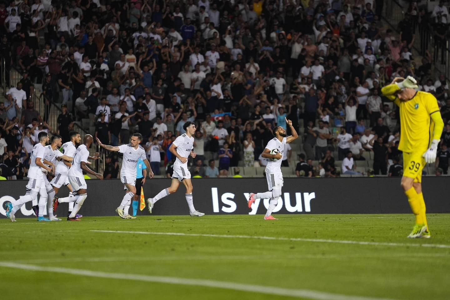 Juninho reaches Reynaldo