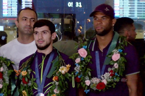 Азербайджанские олимпийцы, установившие рекорд в Париже, вернулись на родину - ВИДЕО - ФОТО