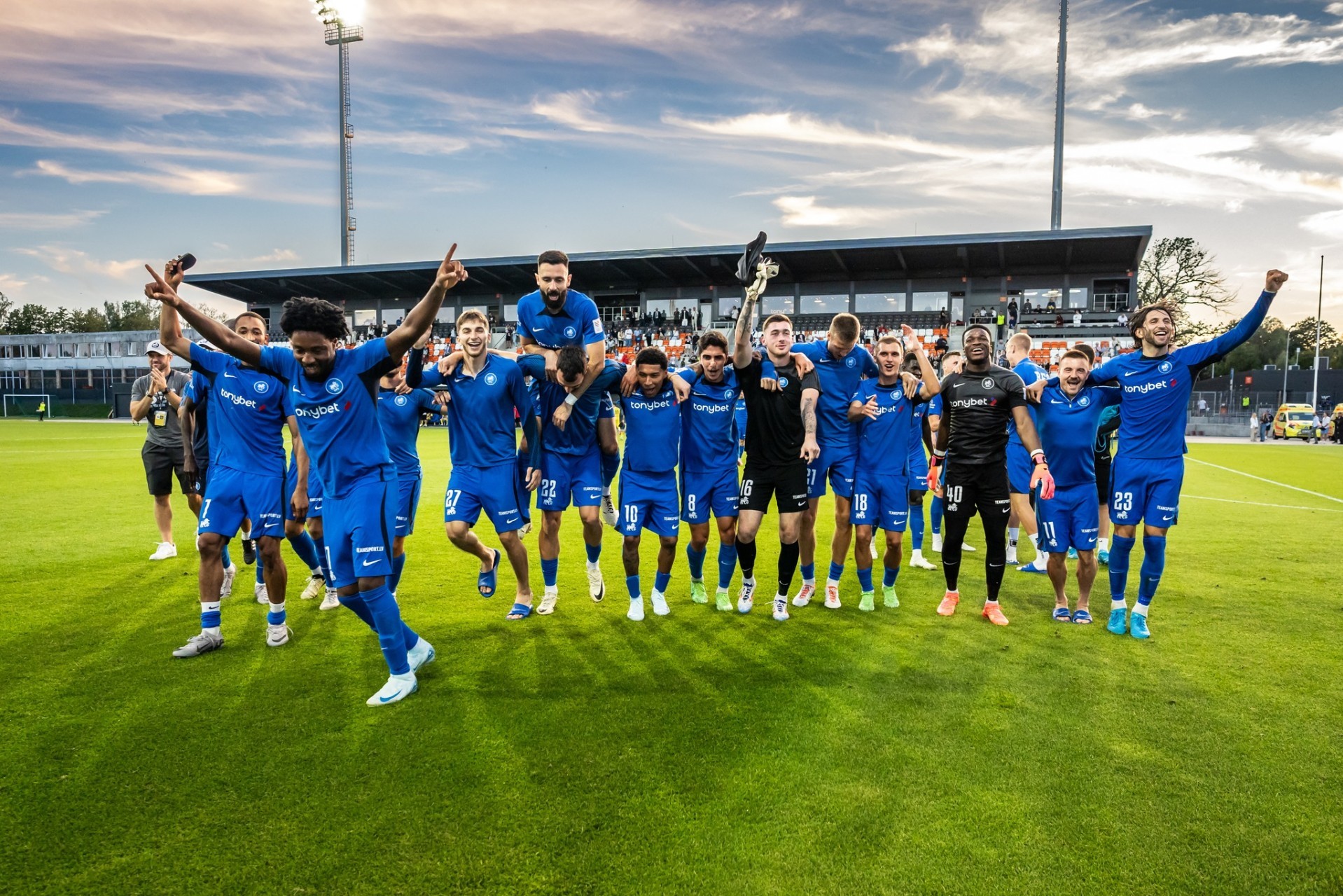 Латвийский клуб в плей-офф с разгромом