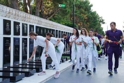 Париж-2024: Представители азербайджанского спорта посетили могилу Гейдара Алиева и Аллею шехидов - ФОТО