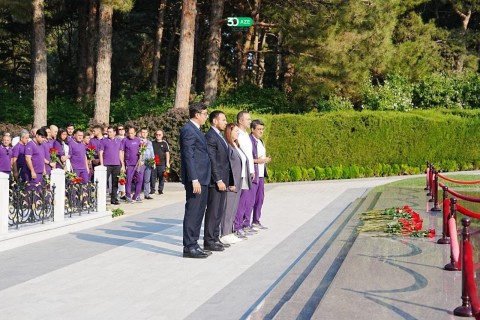 Париж-2024: Представители азербайджанского спорта посетили могилу Гейдара Алиева и Аллею шехидов - ФОТО