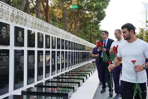 Париж-2024: Представители азербайджанского спорта посетили могилу Гейдара Алиева и Аллею шехидов - ФОТО