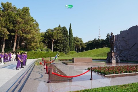 Париж-2024: Представители азербайджанского спорта посетили могилу Гейдара Алиева и Аллею шехидов - ФОТО