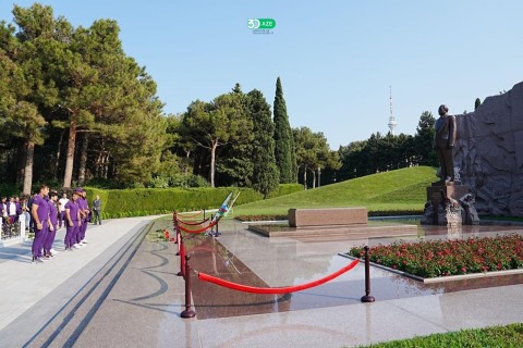 Париж-2024: Представители азербайджанского спорта посетили могилу Гейдара Алиева и Аллею шехидов - ФОТО