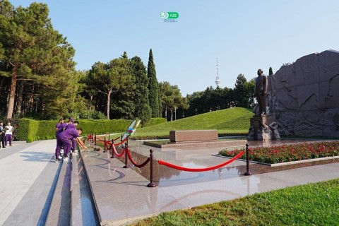 Париж-2024: Представители азербайджанского спорта посетили могилу Гейдара Алиева и Аллею шехидов - ФОТО