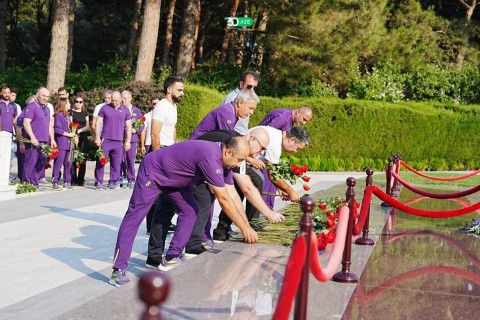 Париж-2024: Представители азербайджанского спорта посетили могилу Гейдара Алиева и Аллею шехидов - ФОТО