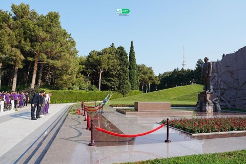 Париж-2024: Представители азербайджанского спорта посетили могилу Гейдара Алиева и Аллею шехидов - ФОТО