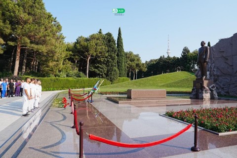 Париж-2024: Представители азербайджанского спорта посетили могилу Гейдара Алиева и Аллею шехидов - ФОТО